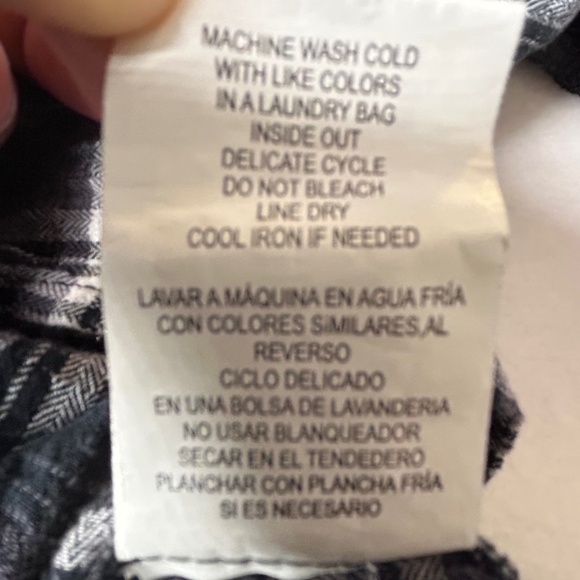 Democracy Women's Rare Medium Plaid Button Down Shirt Crochet Lace Embroidery - Picture 8 of 14